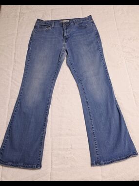 Levi's Women's Medium Blue Boot-Cut Jeans (o1-42)